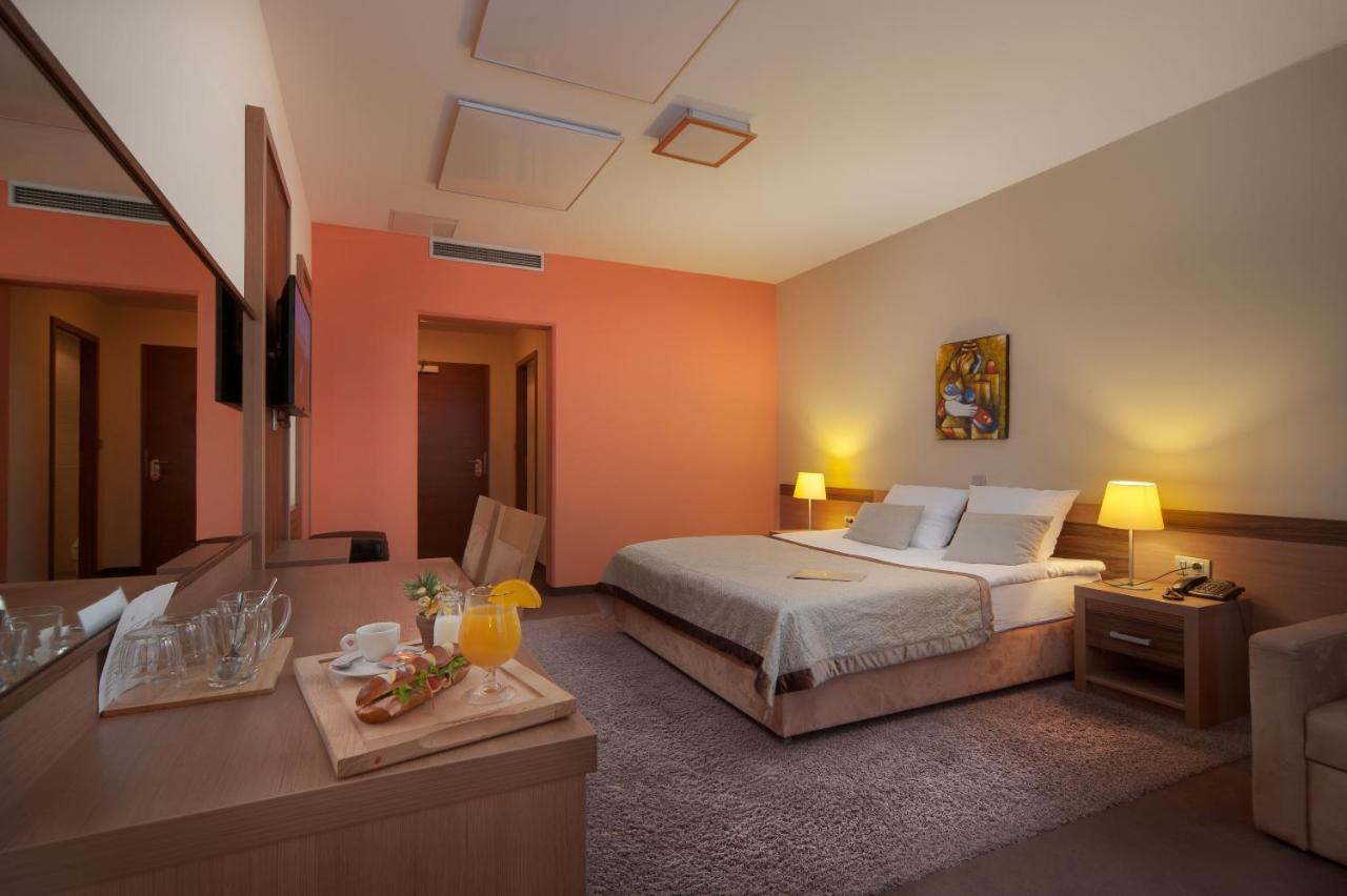 Hotel Kras Postojna Exterior photo