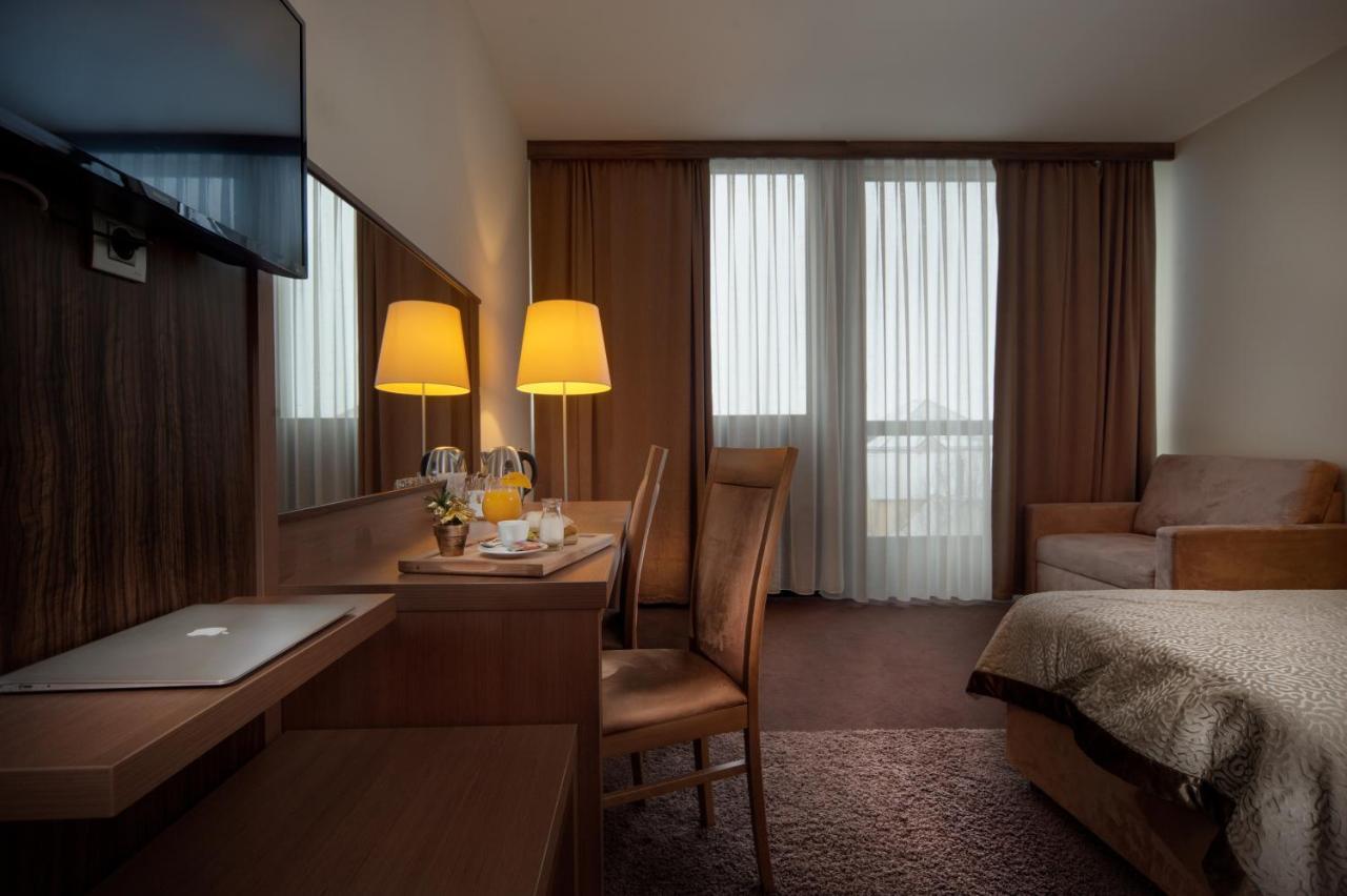Hotel Kras Postojna Exterior photo